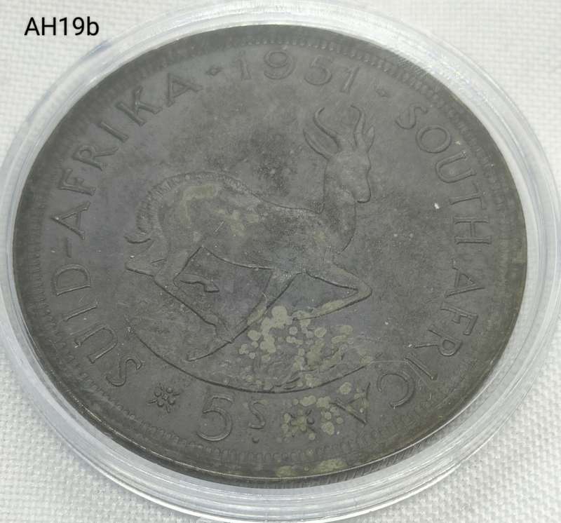 1951 Union of SA crown - 5 shillings - .500 silver - in capsule