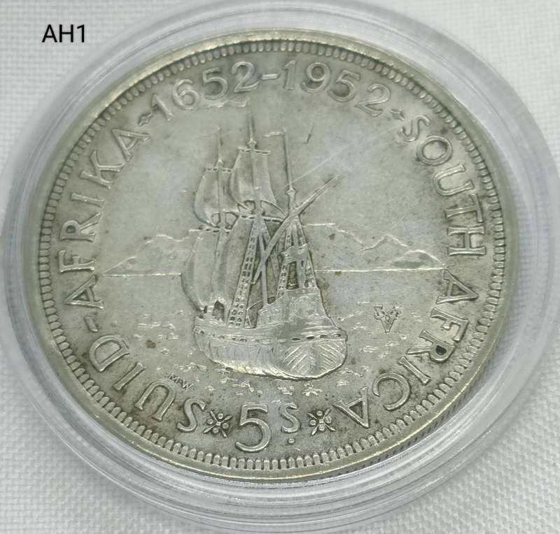 1952 Union of SA crown - 5 shillings - .500 silver - in capsule