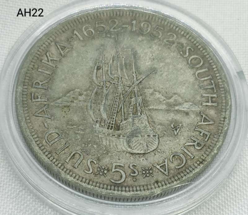1952 Union of SA crown - 5 shillings - .500 silver - in capsule
