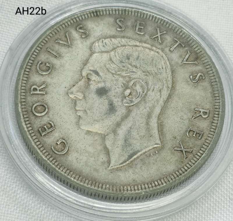 1952 Union of SA crown - 5 shillings - .500 silver - in capsule