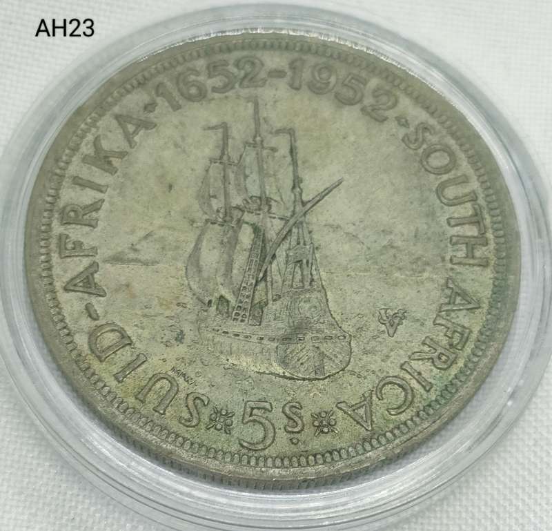 1952 Union of SA crown - 5 shillings - .500 silver - in capsule