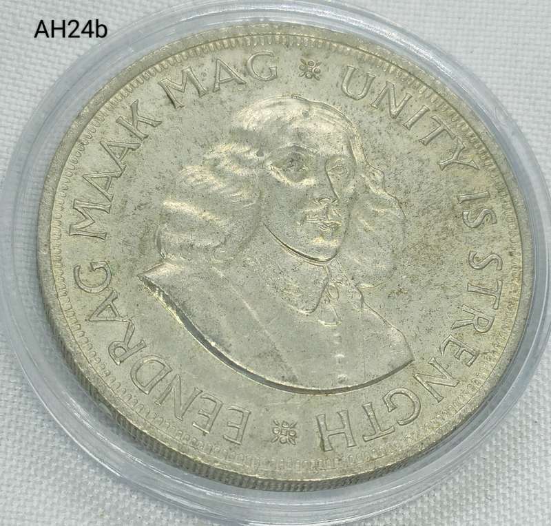 1963 Republic of SA crown - 50 c - .500 silver - in capsule