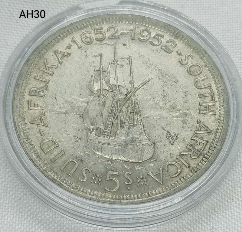 1952 Union of SA crown - 5 shillings - .500 silver - in capsule