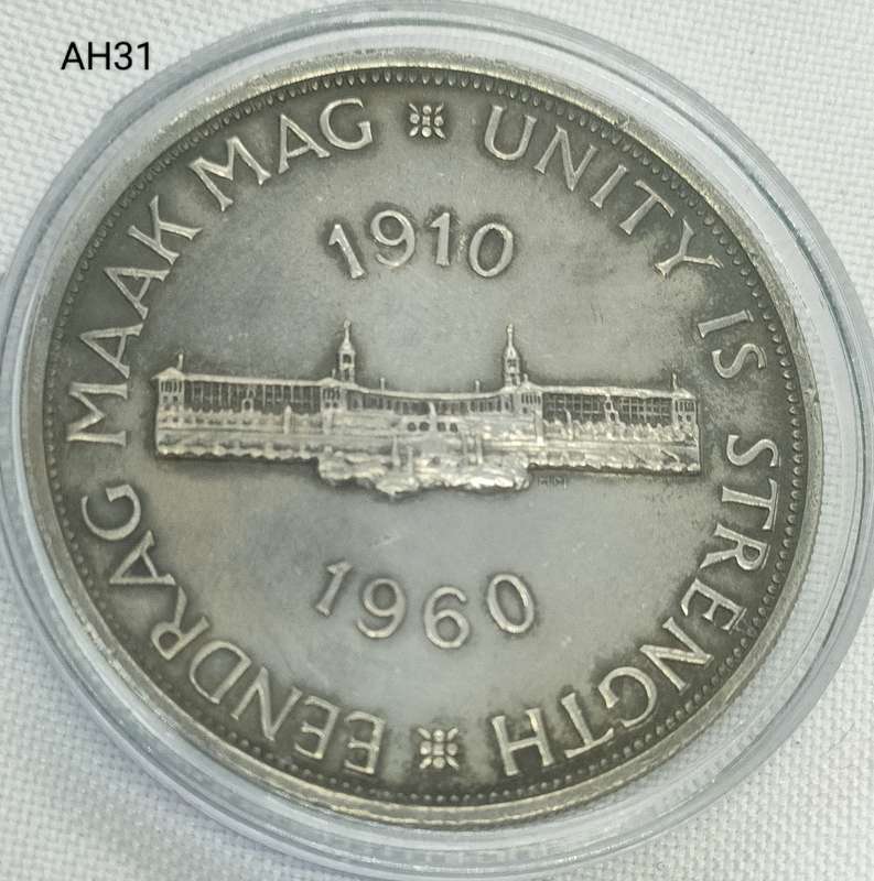 1960 Union of SA crown - 5 shillings - .500 silver - in capsule