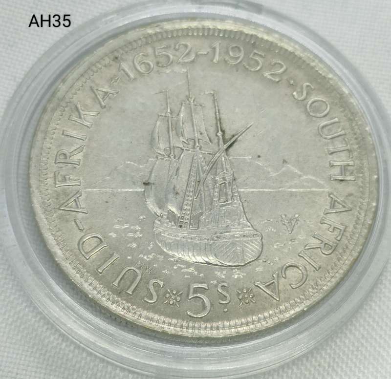 1952 Union of SA crown - 50c - .500 silver - in capsule