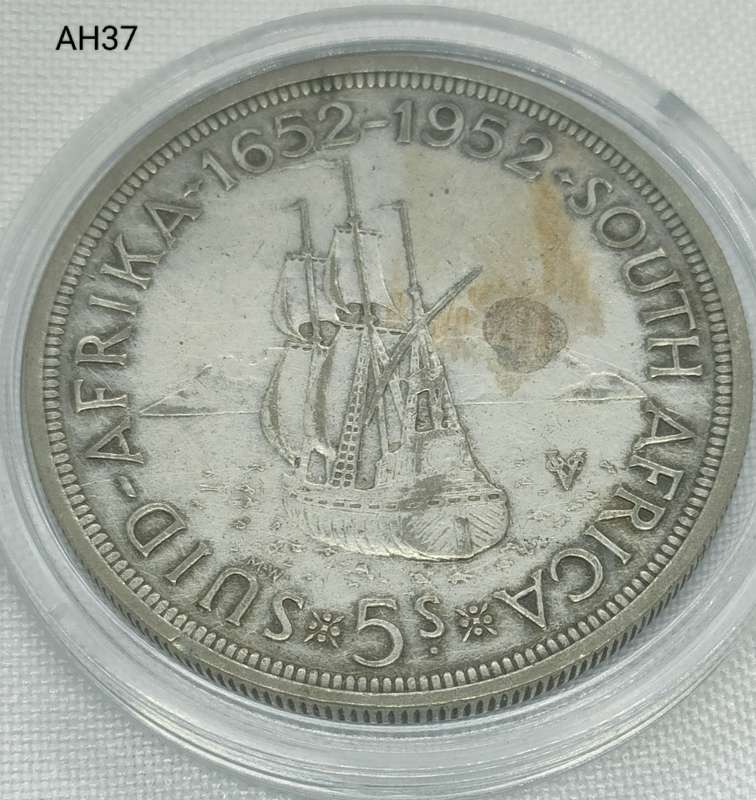 1952 Union of SA crown - 50c - .500 silver - in capsule