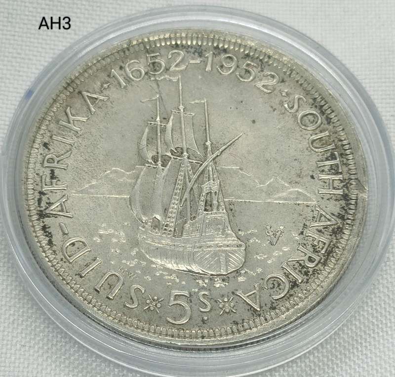1952 Union of SA crown - 5 shillings - .500 silver - in capsule