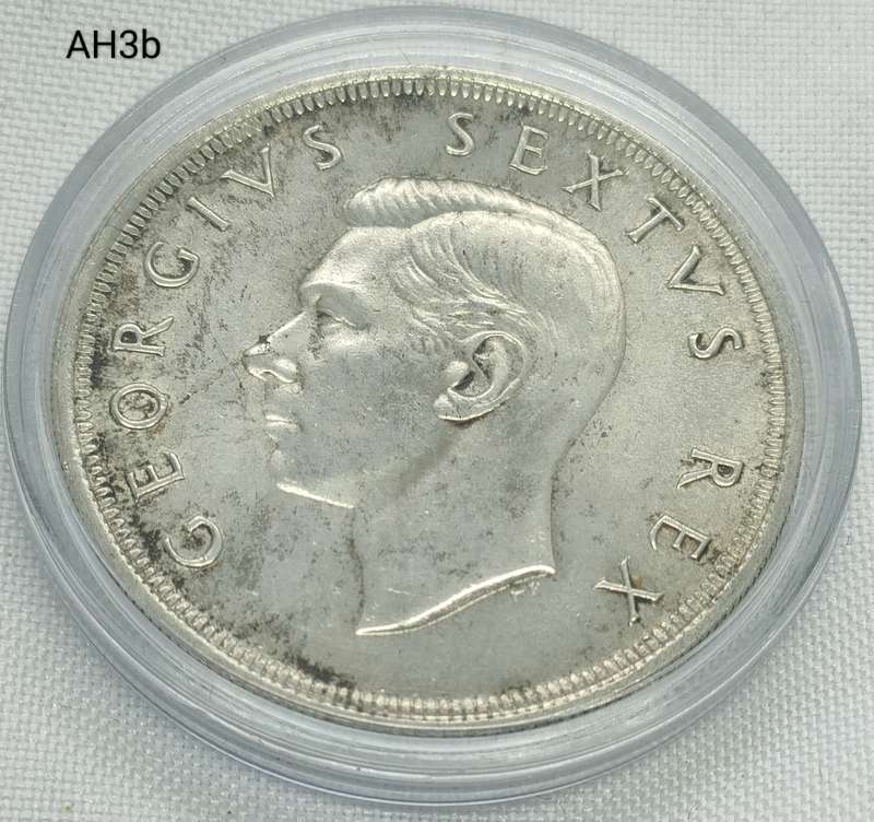 1952 Union of SA crown - 5 shillings - .500 silver - in capsule