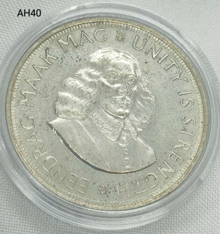 1964 Republic of SA crown - 50c - .500 silver - in capsule
