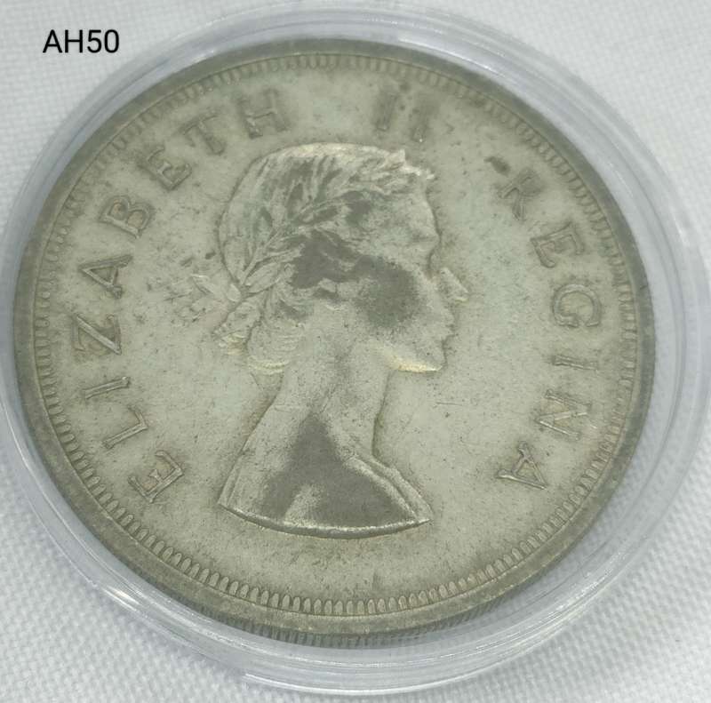 1958 Union of SA crown - 5 shillings - .500 silver - in capsule