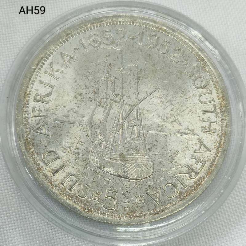 1952 Union of SA crown - 5 shillings - .500 silver - in capsule