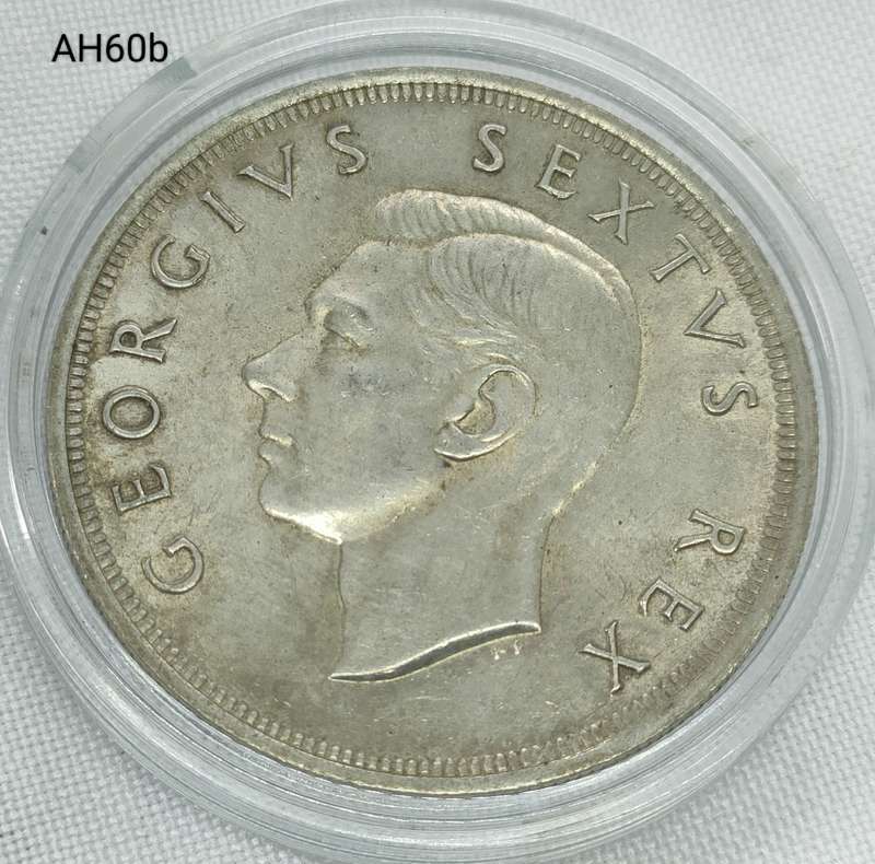 1952 Union of SA crown - 5 shillings - .500 silver - in capsule