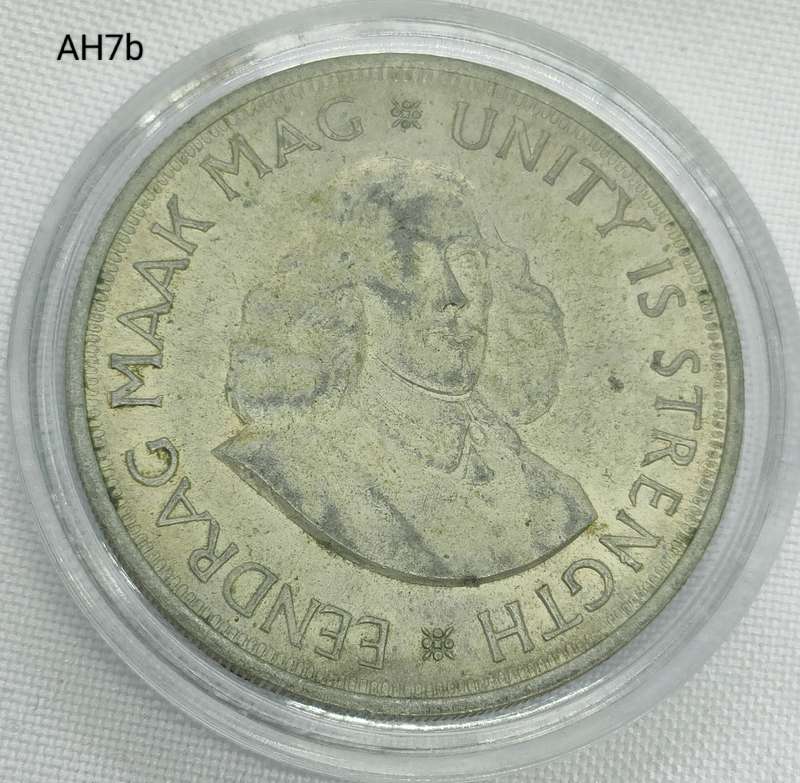 1961 Union of SA crown - 5 shillings - .500 silver - in capsule