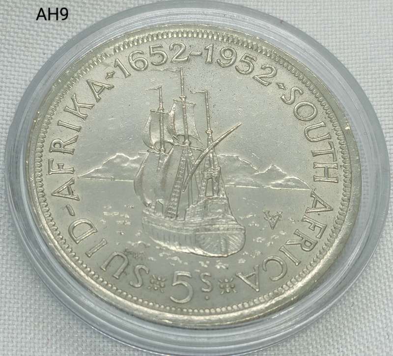 1952 Union of SA crown - 5 shillings - .500 silver - in capsule