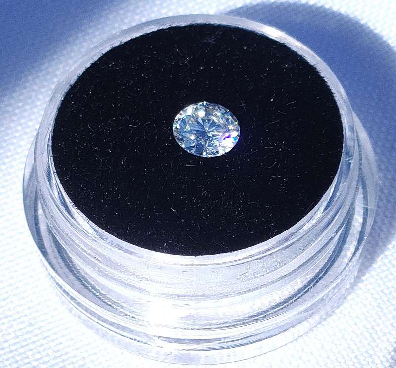 Real CVD lab grown diamond -with jeweler's confirmation and valuation - 0.53 ct-VS1-E/F colour-round