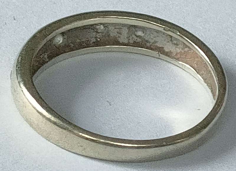 Vintage 9ct Gold ring - 2.15 g - lovely white gemstones- gemstones not identified