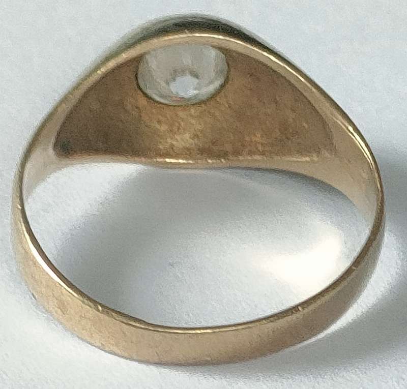 Vintage 9 ct gold ring - 1.54 g - lovely condition with unidentified white stone