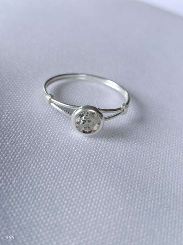 New Sterling Silver Austrian Crystal ring: Size US7