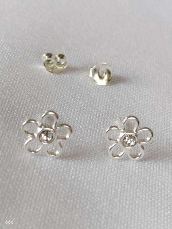 New Sterling Silver Austrian Crystal earrings: Gorgeous design