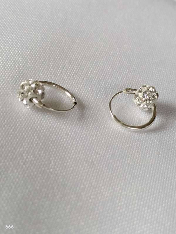 New Sterling Silver Austrian Crystal earrings: Gorgeous design