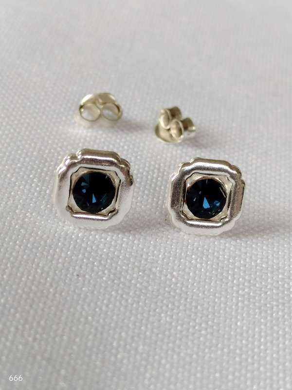 New Sterling Silver Austrian Crystal earrings: Gorgeous design