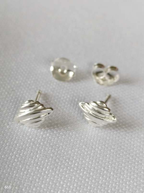New Sterling Silver Plain earrings: Gorgeous design