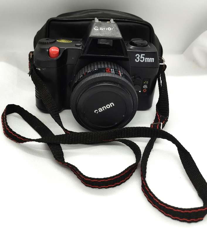 Vintage Canon 35mm camera in bag - appears in excellent condition - selling as is