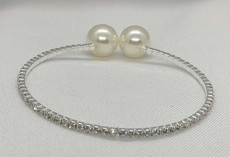 Stunning stainless-steel silver-plated bracelet with gorgeous rhinestones and faux pearls