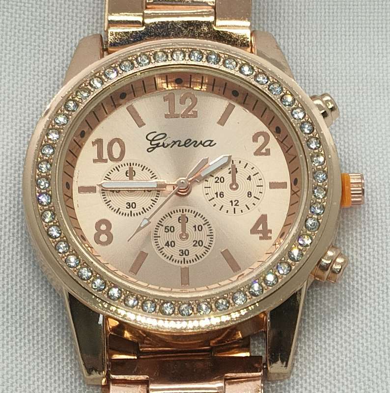 Geneva Stainless steel ladies watch - large face - 38 mm - lovely Rose gold finish - gorgeous stones