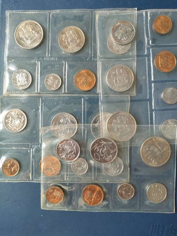 1986 Republic of South Africa - 4 UNC coin sets in original SA Mint packs
