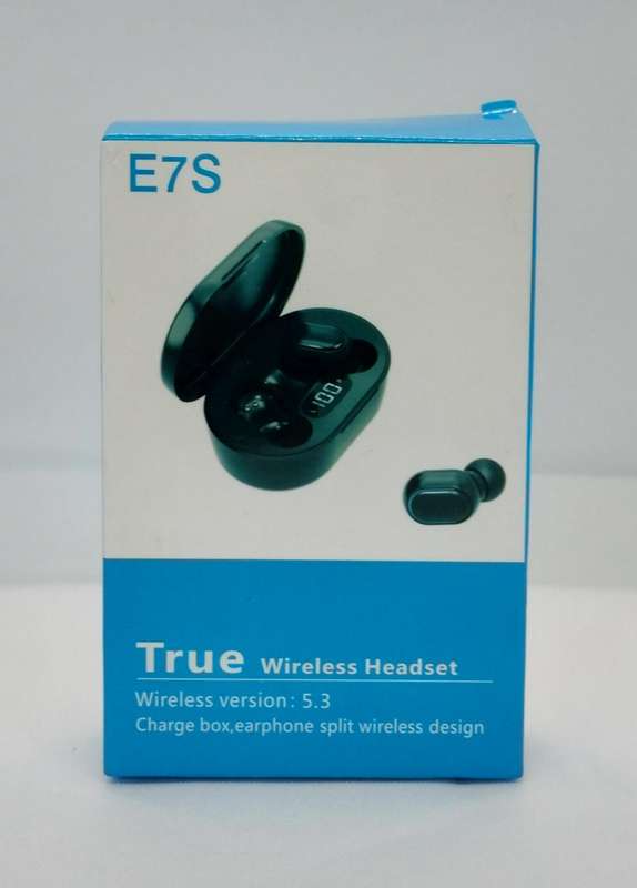 Electronic ear pods with digital display with accessories - great sound
