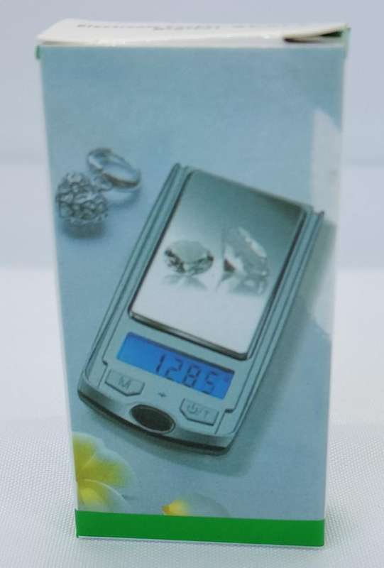 Small Electronic digital display scale for jewelry and precious metal buyers
