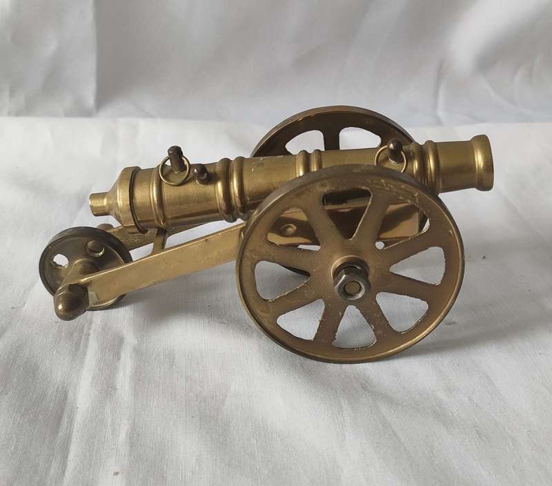 Well-crafted Brass Canon: Lovely item and a lovely addition to any collection L:130 mm: H:70mm