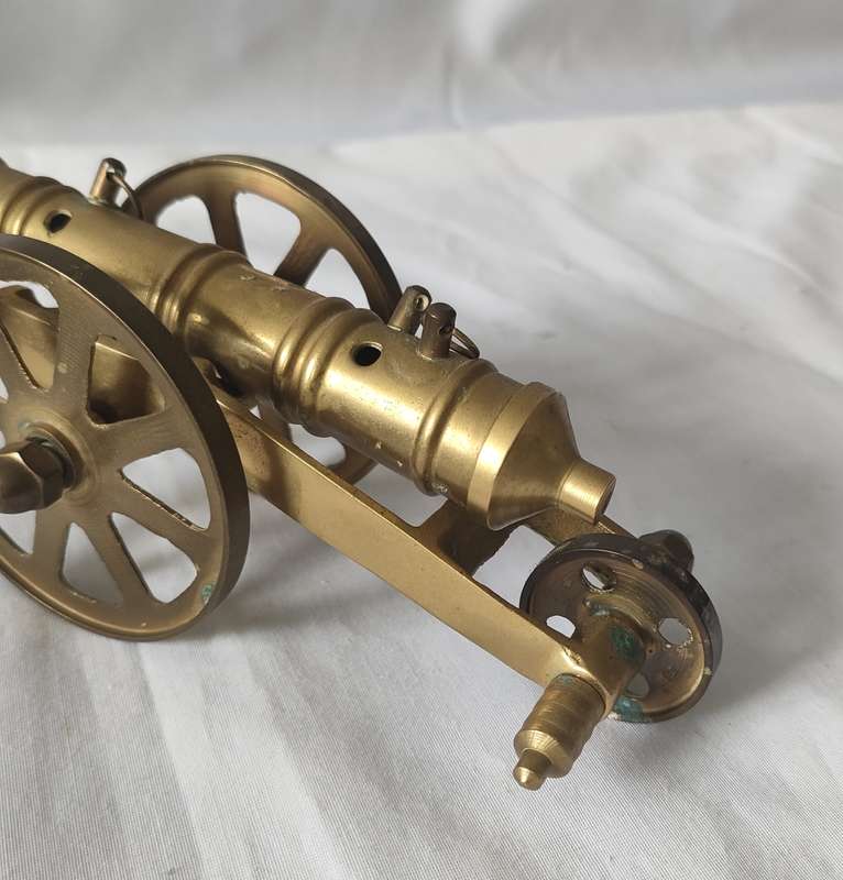 Well-crafted Brass Canon: Lovely item and a lovely addition to any collection L:130 mm: H:70mm