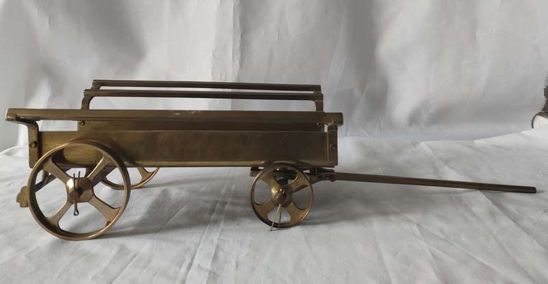 Vintage Brass Model of a 19 th century wagon: Top Craftmanship, excellent condition: L: 580mm W235