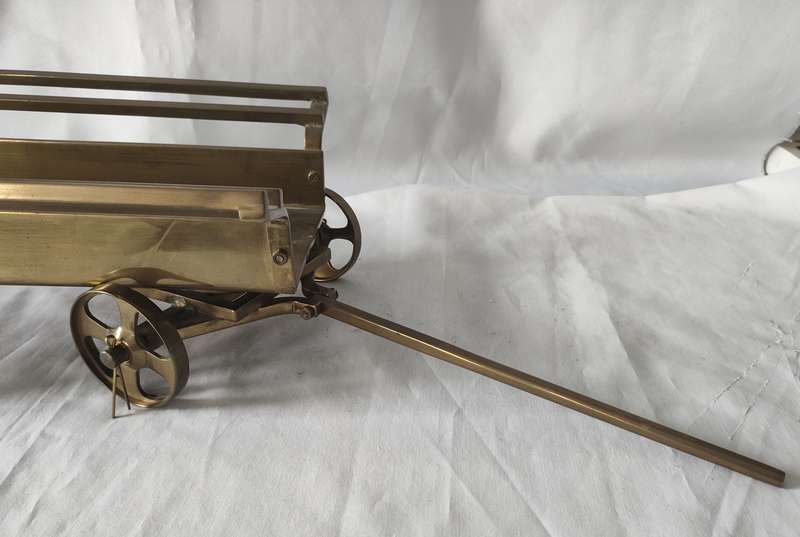 Vintage Brass Model of a 19 th century wagon: Top Craftmanship, excellent condition: L: 580mm W235