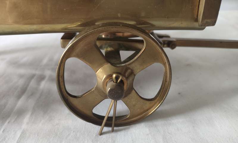 Vintage Brass Model of a 19 th century wagon: Top Craftmanship, excellent condition: L: 580mm W235