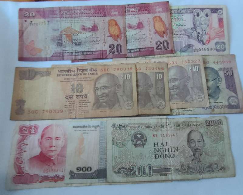 1 Banknotes from Asian countries - Sri Lanka, India, Cambodia, China