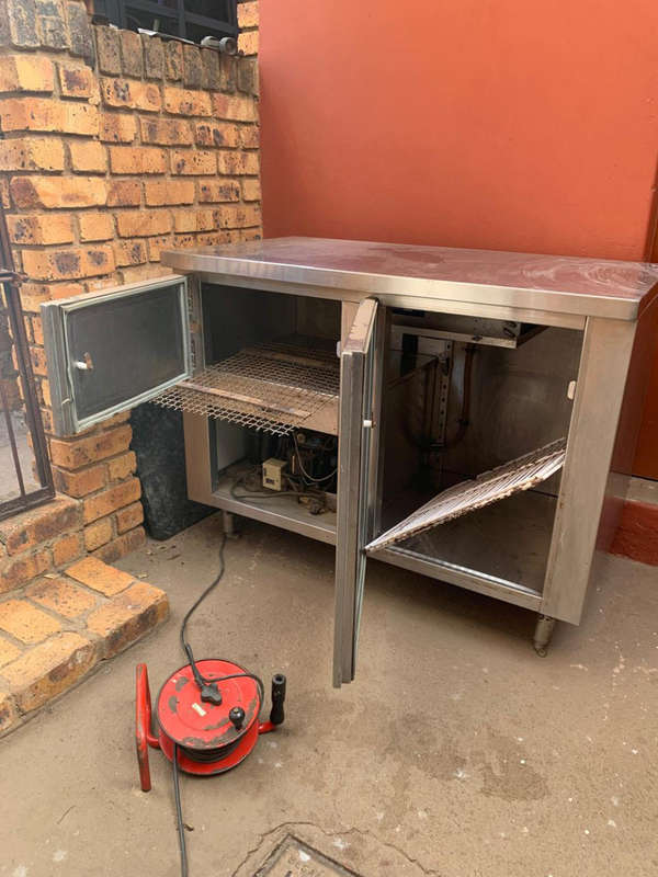 Undercountet Fridge stainless steel
