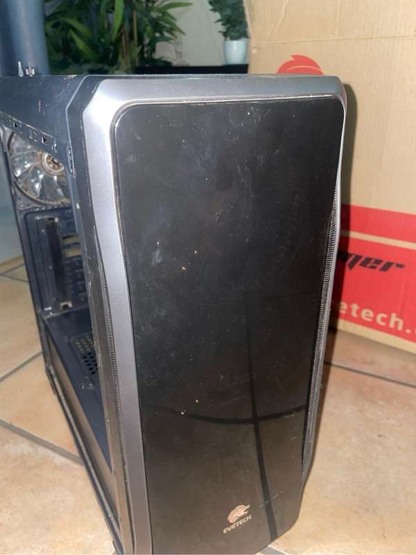 Evetech Base case with 4 - 120mm fans
