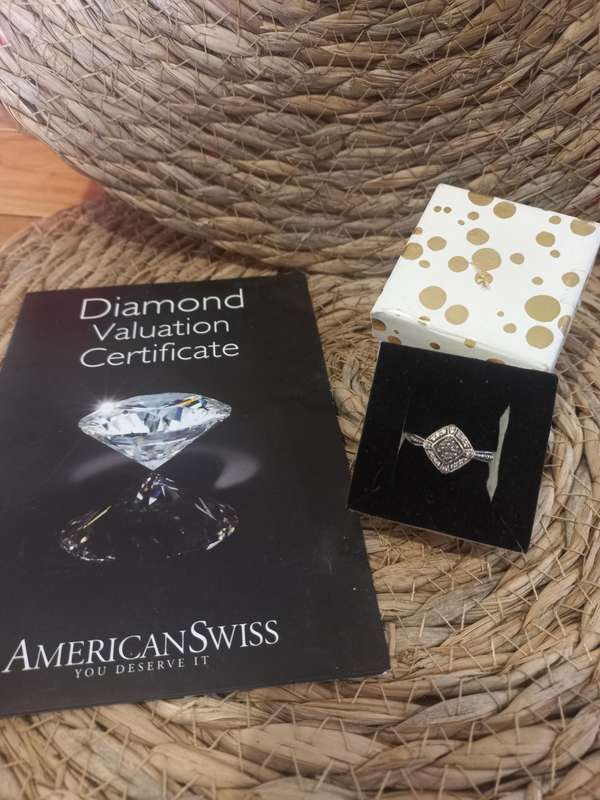 9ct White Gold Ladies Ring
