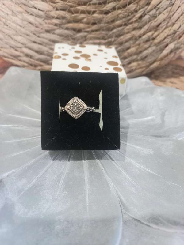 9ct White Gold Ladies Ring