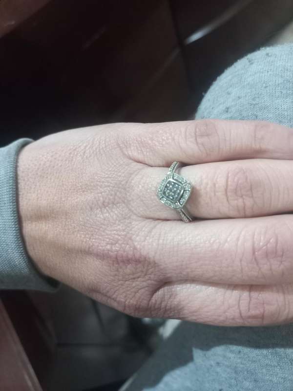9ct White Gold Ladies Ring
