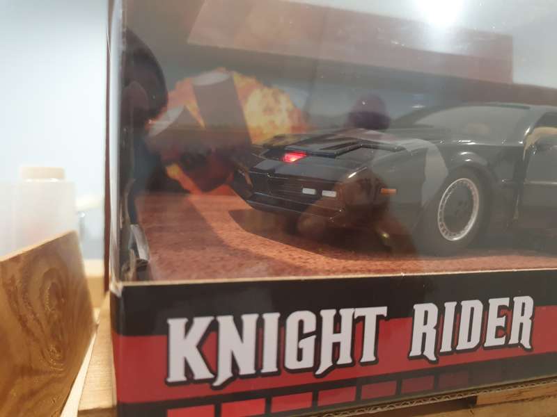 KNIGHT RIDER       K.I.T.T.       SCALE1/18      -    1/24      22cm   WORKING GRILL LIGHT  MOVING