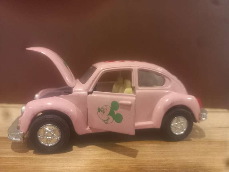VW PINK   DECORATED  MICKEY MOUSE   DIE CAST     SCALE 1/36