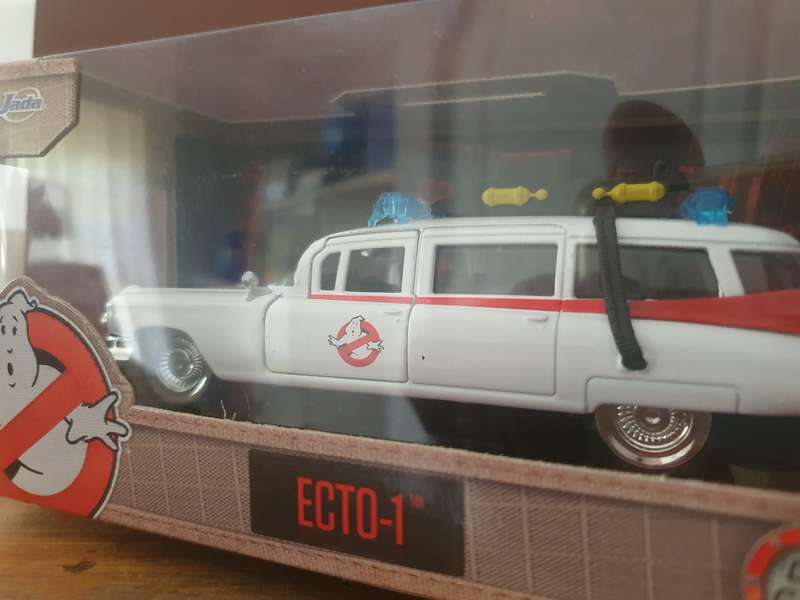 Ghost Busters  DIE CAST       FULLY KITTED  ICONIC    STATION WAGON   ORIGINAL BOX