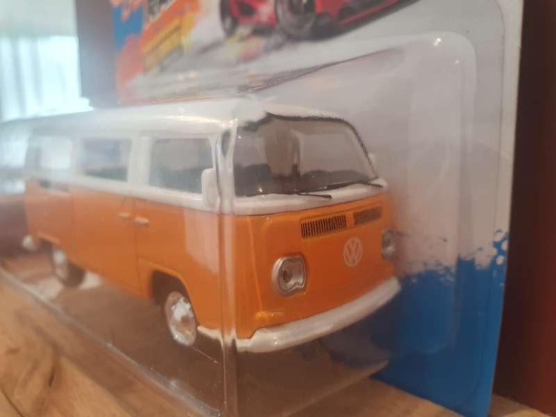 VW  MICROBUS DIECAST  SCALE    1/43