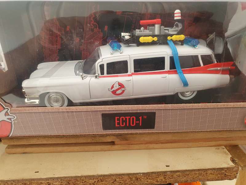 Ghost Busters  DIE CAST       FULLY KITTED  ICONIC    STATION WAGON