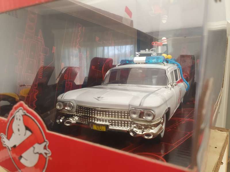 Ghost Busters  DIE CAST       FULLY KITTED  ICONIC    STATION WAGON