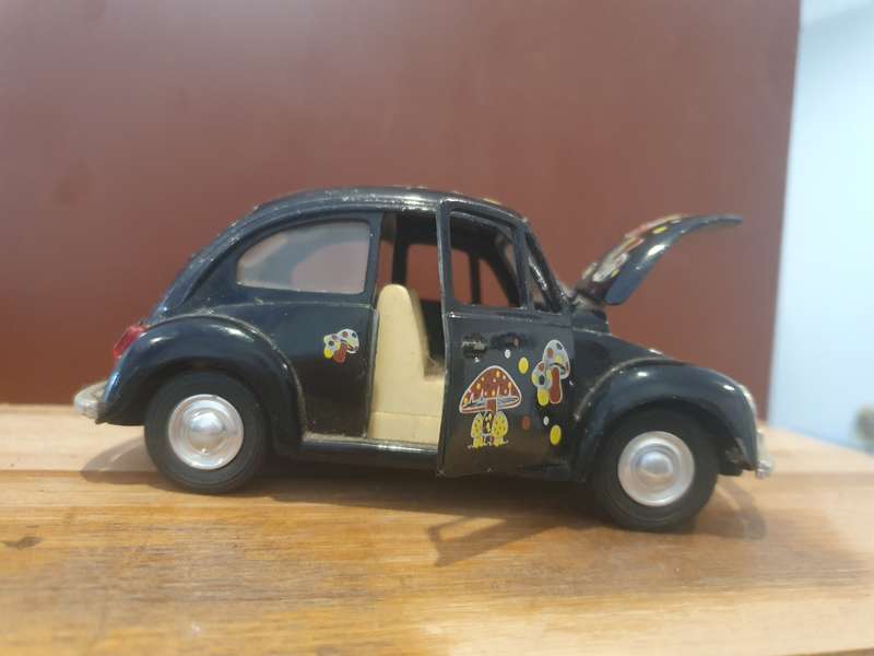 VW    MUSHROOM  1997    BEETLE   SCARCE   die cast